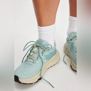 Hoka transport in Jade/oyster mushroom